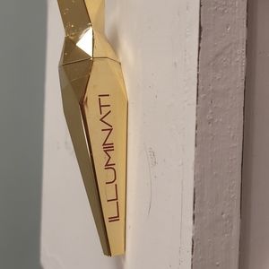 New Sealed Prism mascara from Illuminati